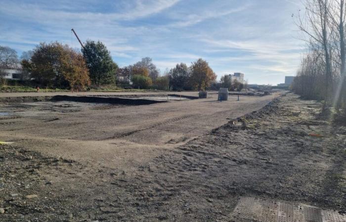 Toulouse. Auf dieser alten Strecke wird das Bitumen gesprengt, so dass ein mehrere Hektar großer Park entsteht