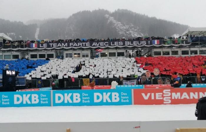 live. Le Grand-Bornand: Sehr schwierige Bedingungen für den Massenstart der Frauen, verfolgen Sie das Rennen