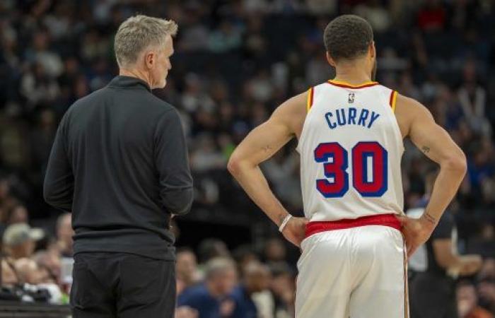 Steve Kerr erinnert seine Spieler daran, dass Stephen Curry da ist… • Basket USA