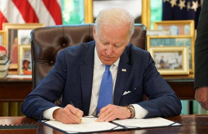 Joe Biden unterzeichnet den Text, um eine Lähmung des Bundesstaates zu vermeiden