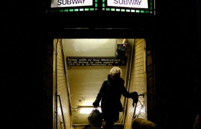 Frau wurde tot aufgefunden, nachdem sie in der U-Bahn angezündet worden war