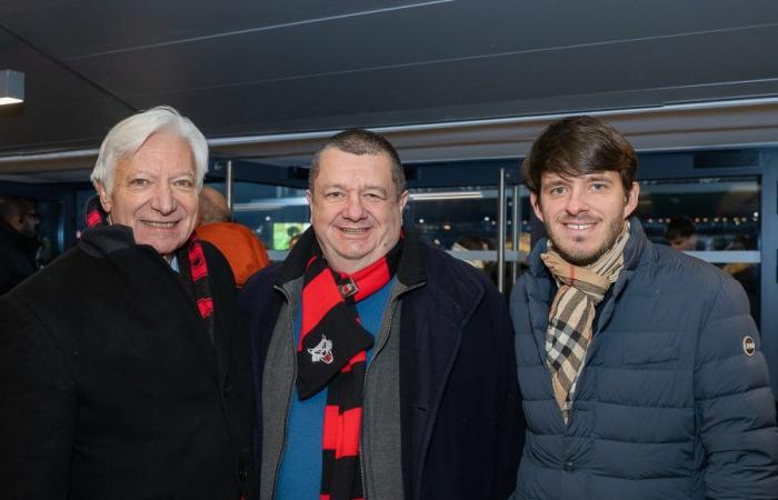 Die LOU Rugby VIP-Tribünen – Toulouse. Tolle Abendstimmung in Gerland –