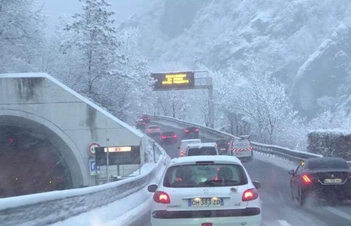 schwierige Verkehrsbedingungen auf den Straßen zu den Bahnhöfen