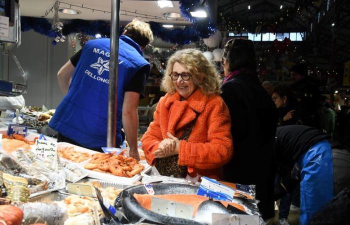 Füllen Sie Ihren Einkaufskorb ein paar Stunden vor Silvester auf dem Markt der Halles de Narbonne