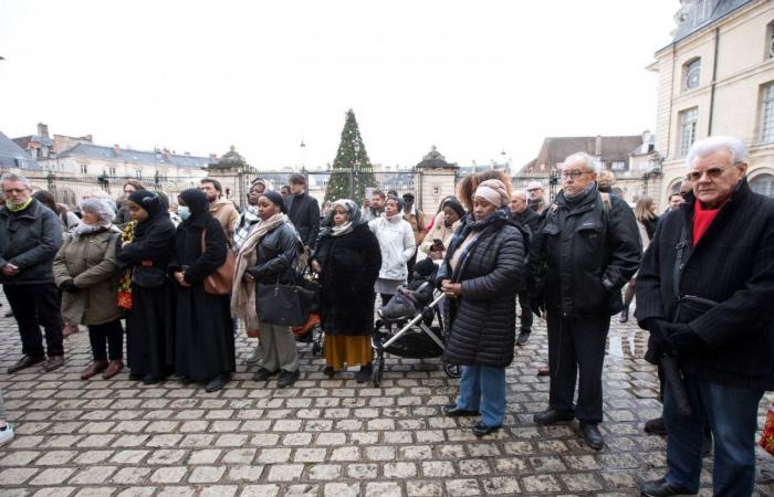 DIJON: Eine Schweigeminute zum Gedenken an die Opfer des Zyklons Chido in Mayotte