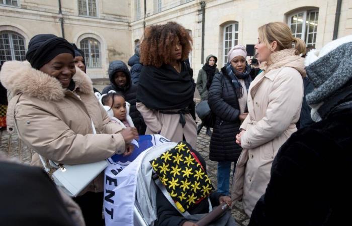 DIJON: Eine Schweigeminute zum Gedenken an die Opfer des Zyklons Chido in Mayotte