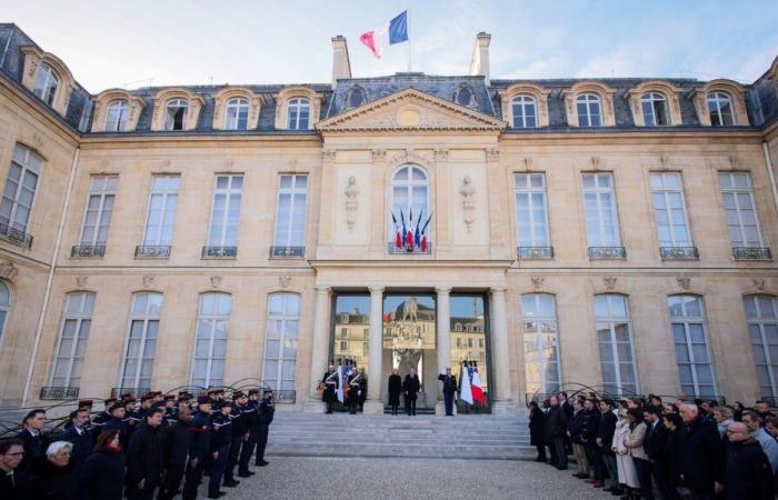 Frankreich legte eine Schweigeminute zum Gedenken an die Opfer ein