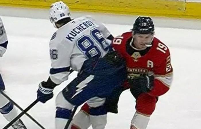 NHL: Nikita Kucherov wird vom Platz gestellt, nachdem er Matthew Tkachuk getroffen hat