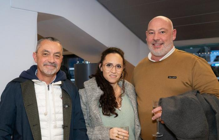 Die LOU Rugby VIP-Tribünen – Toulouse. Tolle Abendstimmung in Gerland –