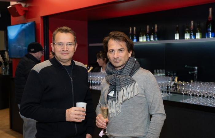 Die LOU Rugby VIP-Tribünen – Toulouse. Tolle Abendstimmung in Gerland –