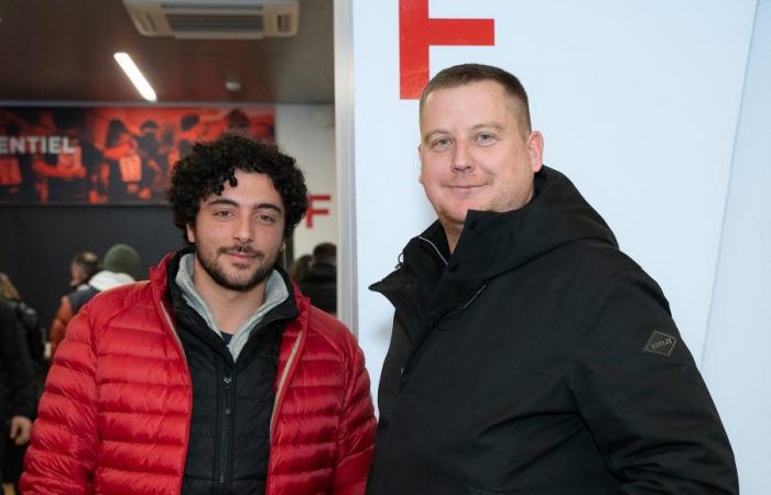 Die LOU Rugby VIP-Tribünen – Toulouse. Tolle Abendstimmung in Gerland –