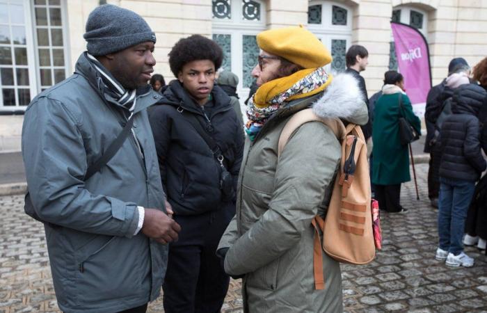 DIJON: Eine Schweigeminute zum Gedenken an die Opfer des Zyklons Chido in Mayotte