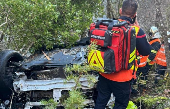 Ein Autofahrer wurde schwer verletzt, nachdem er 60 Meter in eine Schlucht gestürzt war