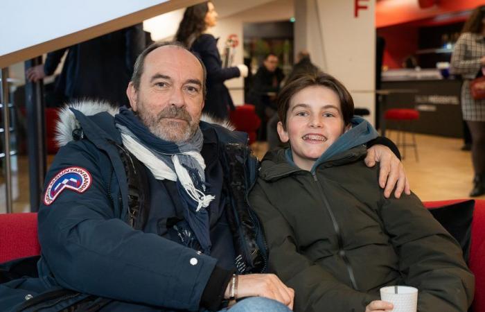 Die LOU Rugby VIP-Tribünen – Toulouse. Tolle Abendstimmung in Gerland –