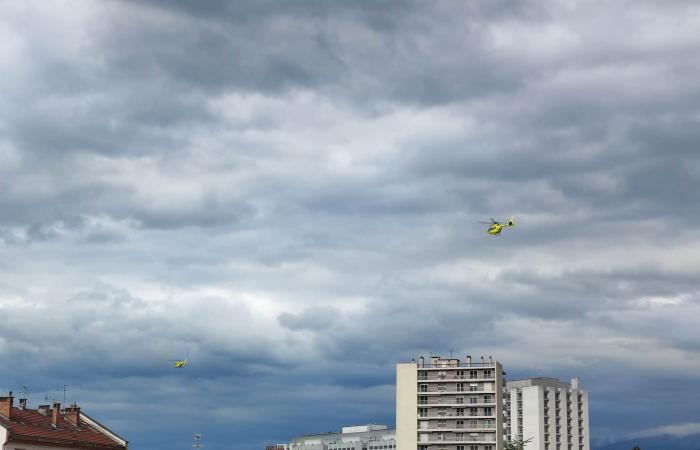 CHU Grenoble-Alpes: Teil des Daches des Internats abgerissen