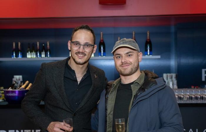 Die LOU Rugby VIP-Tribünen – Toulouse. Tolle Abendstimmung in Gerland –