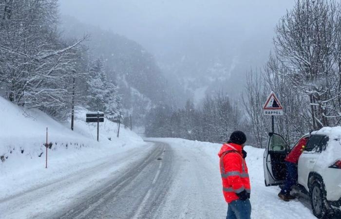 Schnee in Savoie und Haute-Savoie: Verbot für schwere Nutzfahrzeuge auf der A40, tausend Haushalte ohne Strom