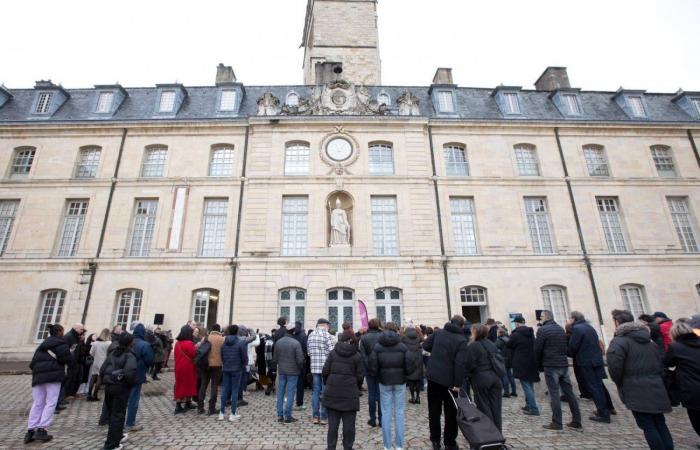 DIJON: Eine Schweigeminute zum Gedenken an die Opfer des Zyklons Chido in Mayotte