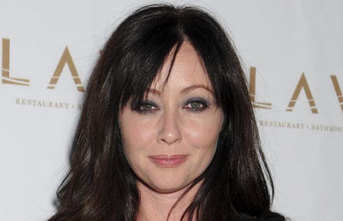 Shannen Doherty – Reise einer Kämpferin: Warum sollten Sie die allererste Biografie über die Schauspielerin lesen, die nach einem Kampf gegen den Krebs starb?