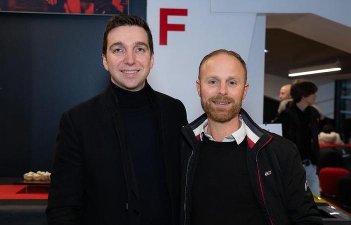 Die LOU Rugby VIP-Tribünen – Toulouse. Tolle Abendstimmung in Gerland –