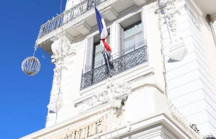 in Nizza, Antibes, Cannes oder Saint-Raphaël, die kraftvollen Bilder dieses Tages der Hommage an die Opfer des Zyklons Chido