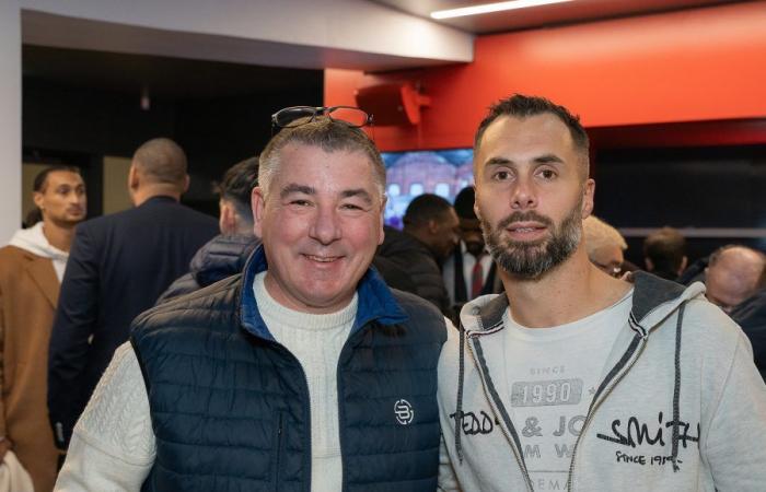 Die LOU Rugby VIP-Tribünen – Toulouse. Tolle Abendstimmung in Gerland –