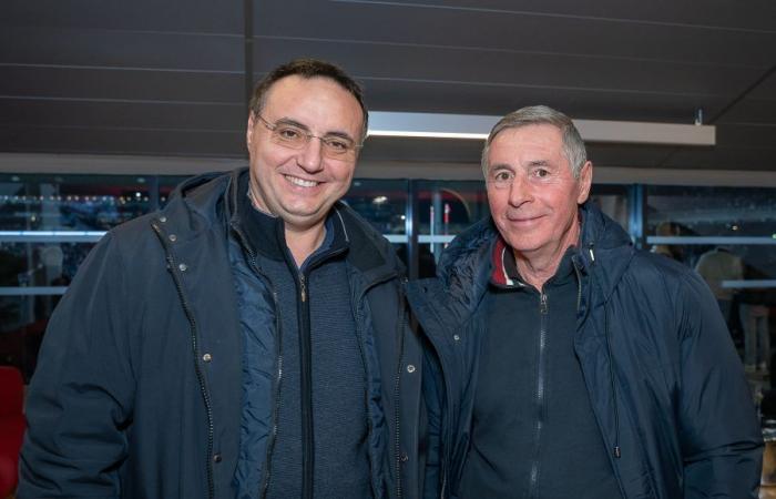 Die LOU Rugby VIP-Tribünen – Toulouse. Tolle Abendstimmung in Gerland –