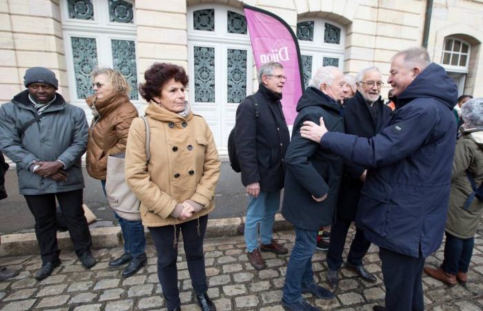 DIJON: Eine Schweigeminute zum Gedenken an die Opfer des Zyklons Chido in Mayotte