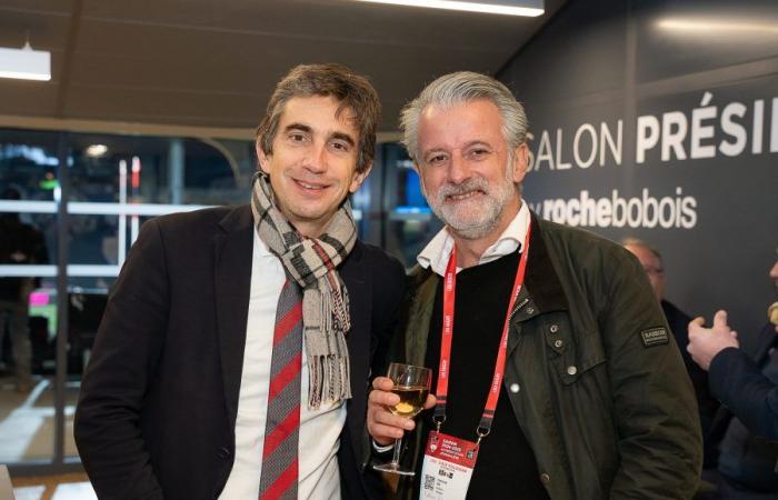 Die LOU Rugby VIP-Tribünen – Toulouse. Tolle Abendstimmung in Gerland –