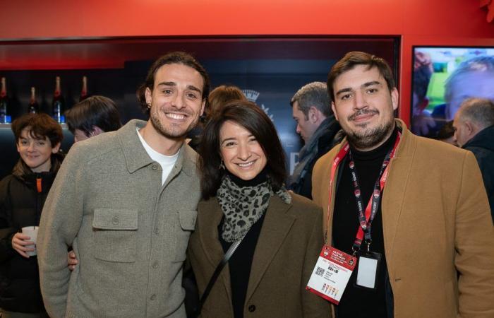 Die LOU Rugby VIP-Tribünen – Toulouse. Tolle Abendstimmung in Gerland –