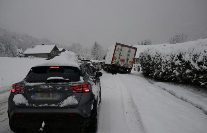 Orangefarbene Schnee-Eis-Wachsamkeit bis Dienstag verlängert