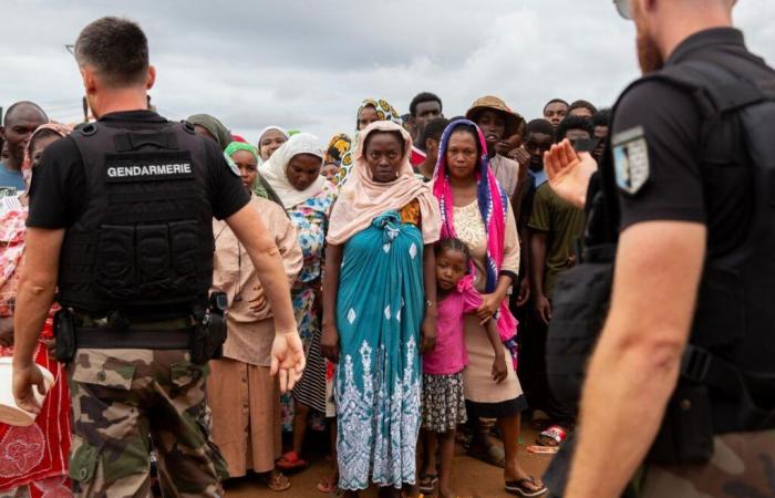 In Mayotte kritisierte der Staat die Langsamkeit und Desorganisation der Hilfe in den Slums