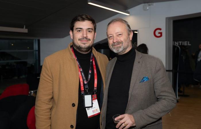 Die LOU Rugby VIP-Tribünen – Toulouse. Tolle Abendstimmung in Gerland –