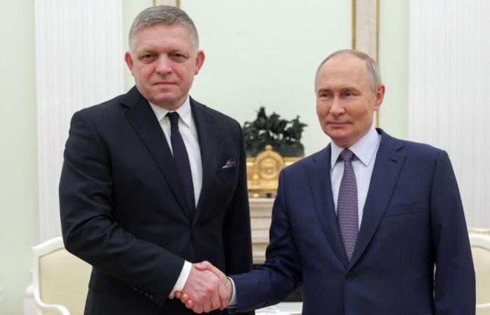 Der ukrainische Präsident Wolodymyr Selenskyj wirft Robert Fico nach seinem Moskau-Besuch vor, Putin „helfen“ zu wollen