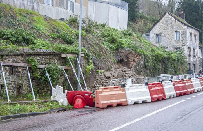 Regen, schwere Nutzfahrzeuge, neuer Wohnsitz … In der Nähe von Rouen bricht ein Erdrutsch auf die Departementsstraße ein