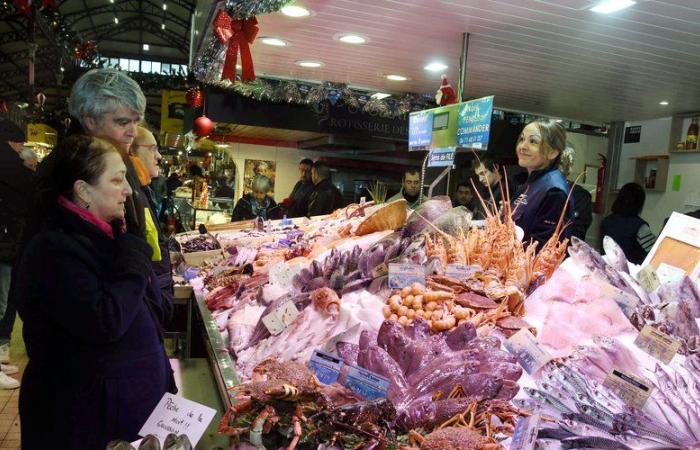 Füllen Sie Ihren Einkaufskorb ein paar Stunden vor Silvester auf dem Markt der Halles de Narbonne