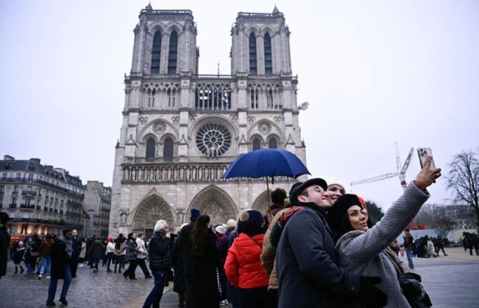 Notre-Dame de Paris feiert zum ersten Mal seit dem Brand wieder Weihnachten