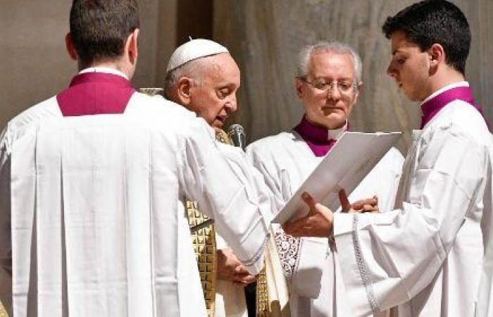 Der Papst: Die Heilige Pforte, die sich zu Weihnachten öffnet, lädt uns ein, einen Durchgang zu machen