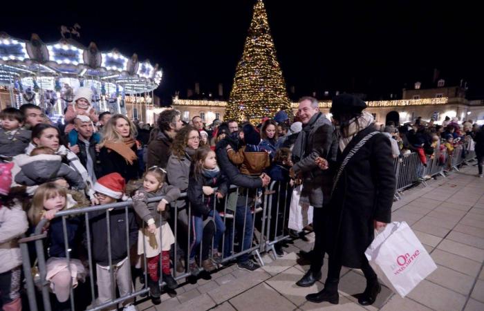 DIJON: Der Weihnachtsmann kommt vor 4.000 Menschen vom Turm Philippe le Bon herunter