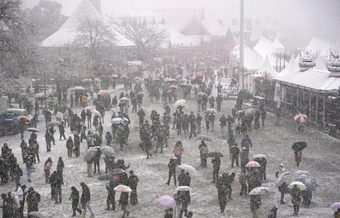 Nebel hüllt Delhi ein; Kaschmir, Himachal, Uttarakhand bereit für verschneite Weihnachten