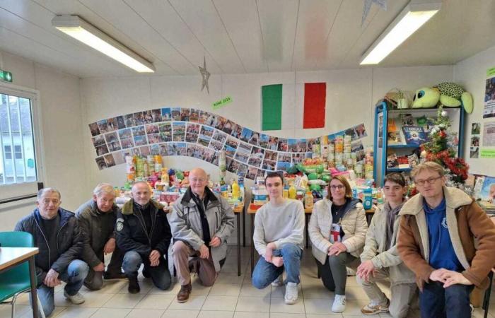 380 kg Produkte, die in der High School für Restos du Coeur gesammelt wurden