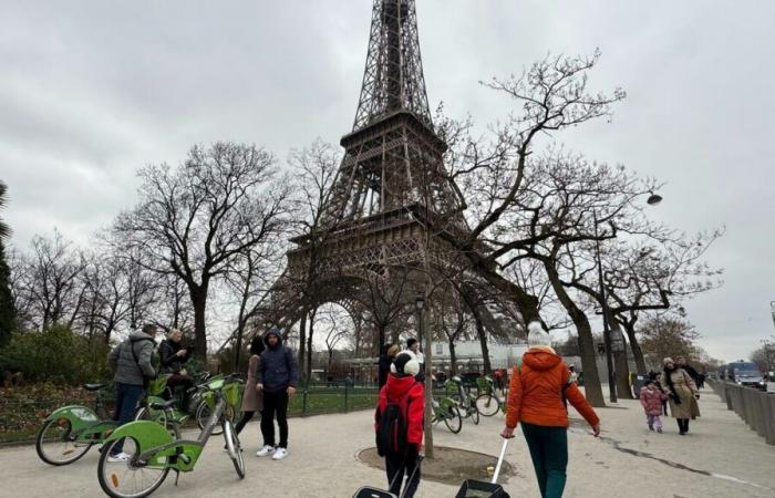 Paris: Im Eiffelturm bricht Feuer aus, 1.200 Menschen werden evakuiert