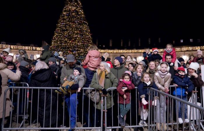 DIJON: Der Weihnachtsmann kommt vor 4.000 Menschen vom Turm Philippe le Bon herunter