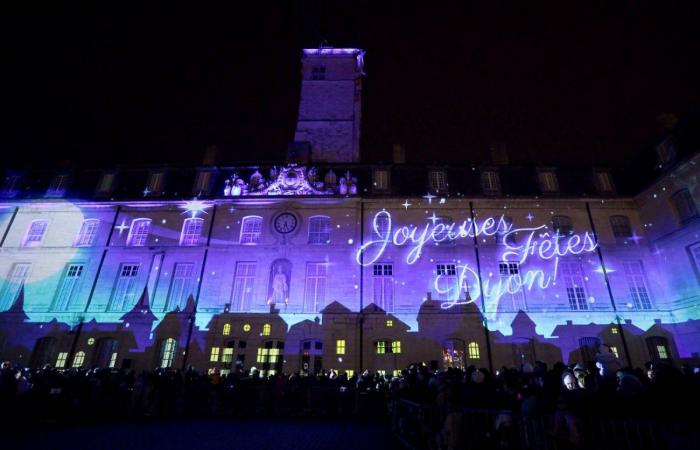 DIJON: Der Weihnachtsmann kommt vor 4.000 Menschen vom Turm Philippe le Bon herunter