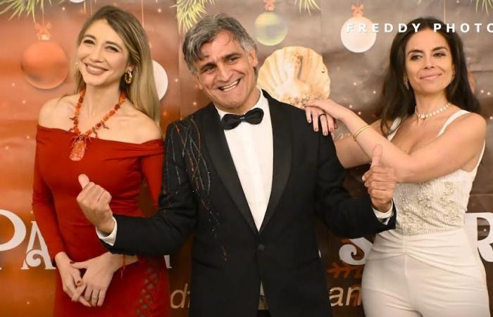 Großer Erfolg für die „Frohe Weihnachten“-Party des Lächelns, das Event des Jahres in der Villa Domi. Gefeierte gesellige Weihnachten mit Angelo Iannelli – ArtesTV