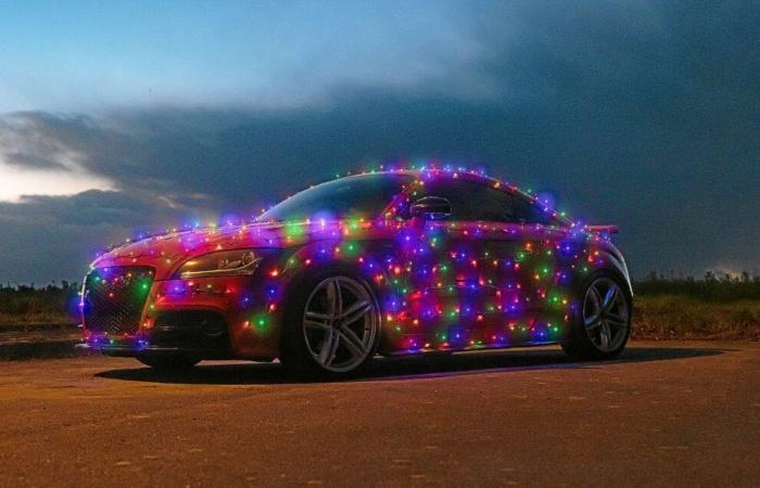 „Die Kinder staunten“: Dieser Briécois verwandelte seinen Audi für die Feierlichkeiten zum Jahresende in ein Girlandenauto