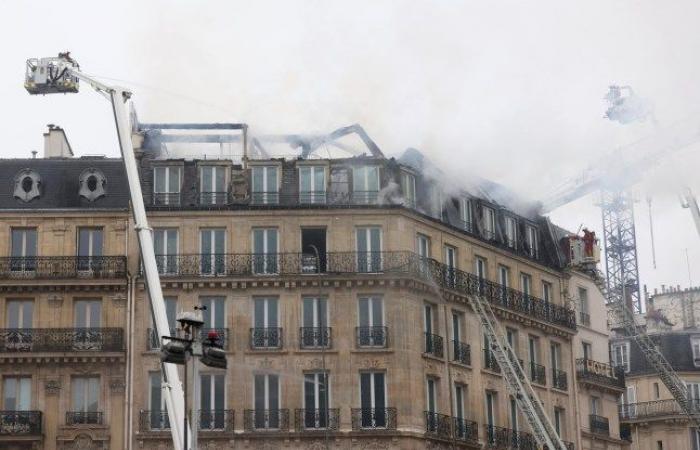 Eiffelturm nach Brand in berühmtem Gebäude evakuiert | Nachrichtenwelt