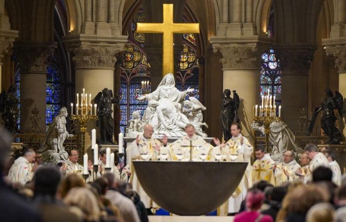 Erste Weihnachtsmessen in Notre-Dame de Paris seit dem Brand