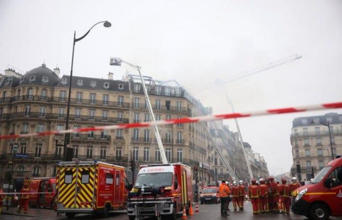 Eiffelturm nach Brand in berühmtem Gebäude evakuiert | Nachrichtenwelt