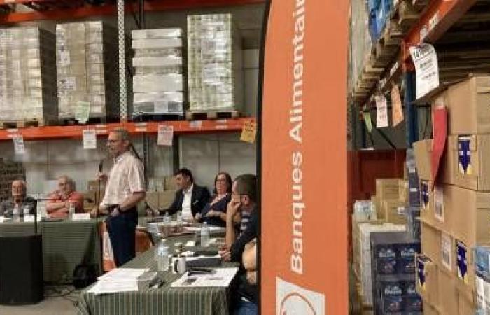 Abgefeuert, der Lastwagen der Vaucluse Food Bank ersetzt